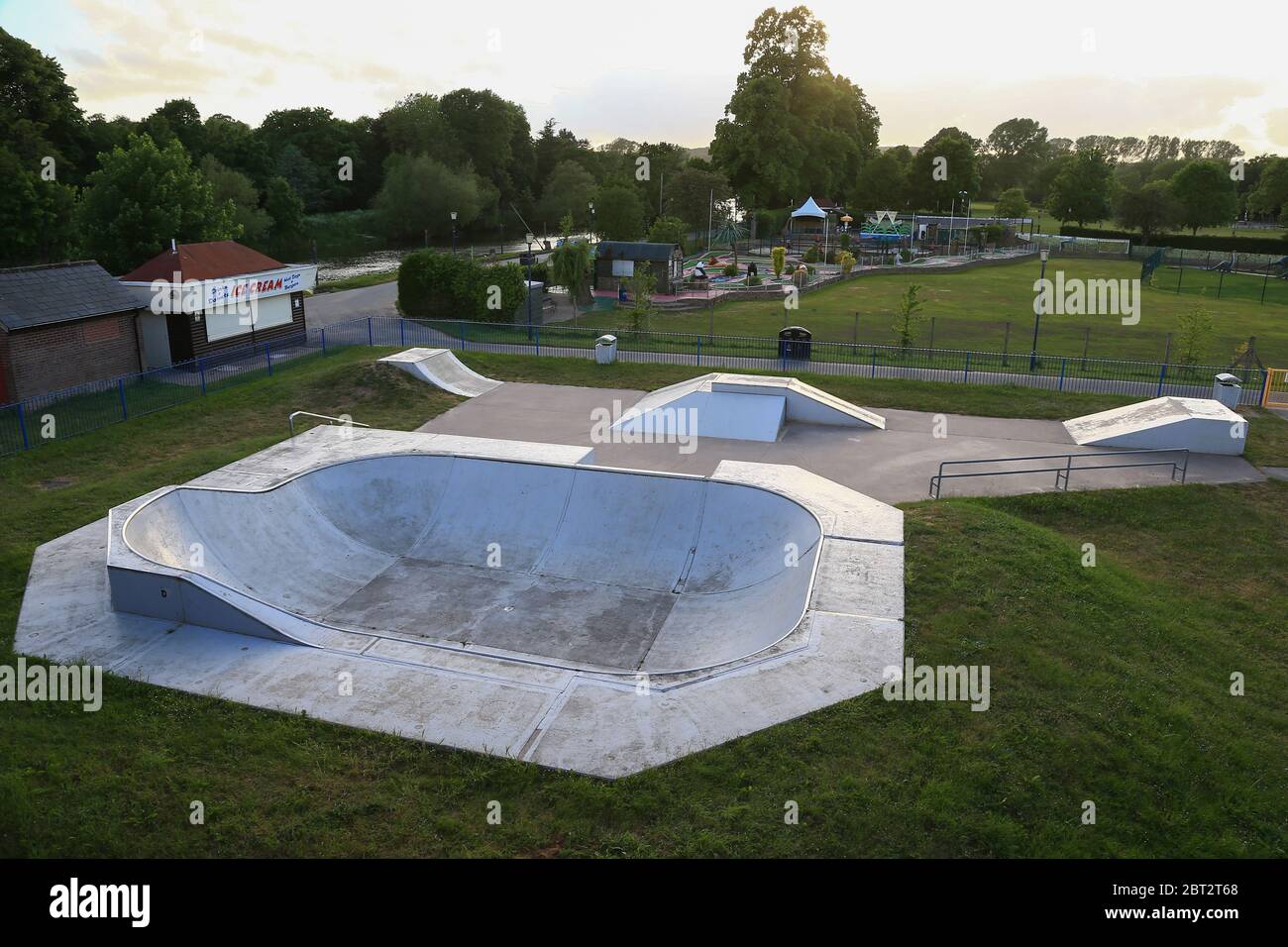 Closed school covid uk hires stock photography and images Alamy