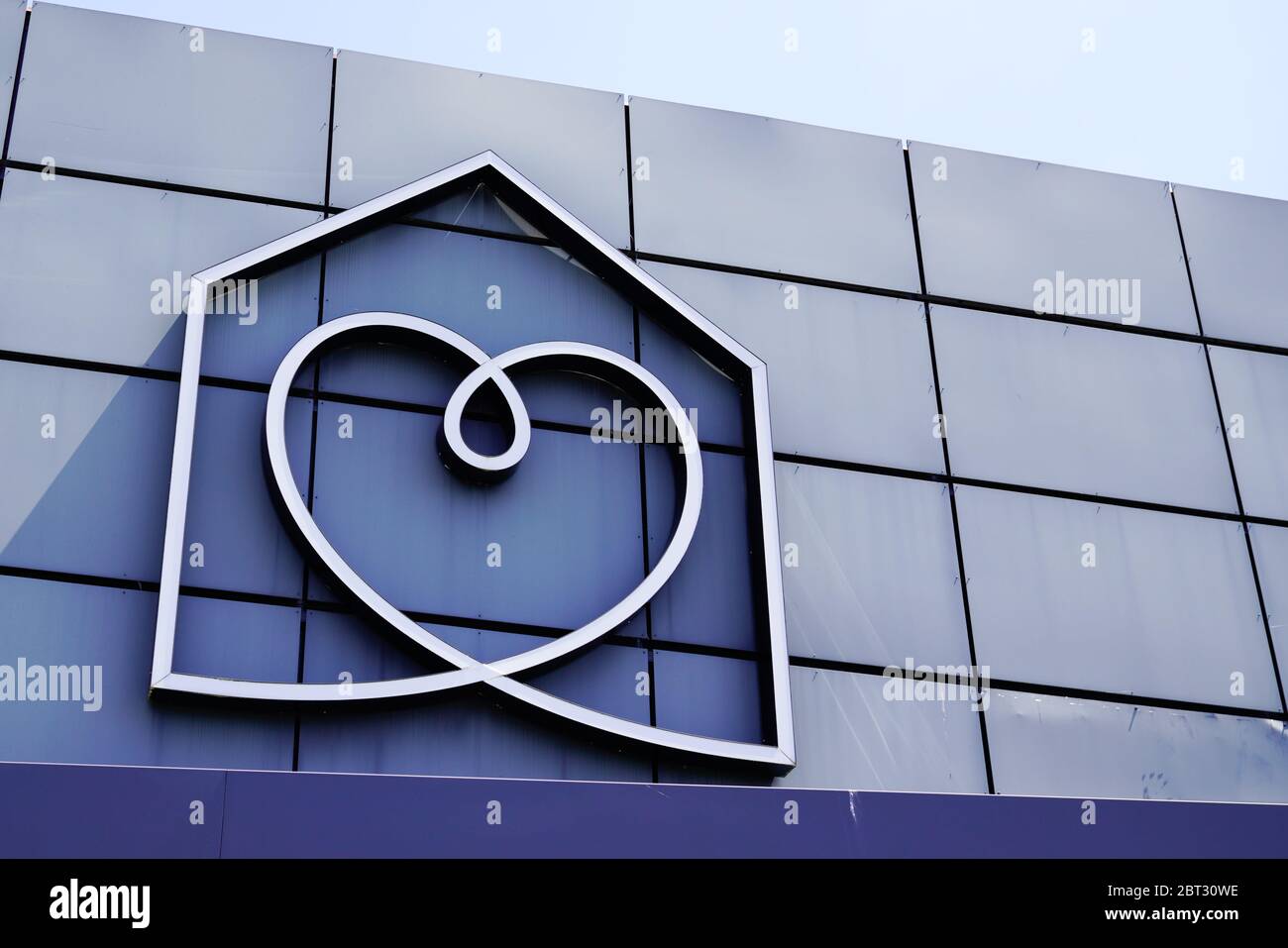 Bordeaux , Aquitaine / France 05 16 2020 Habitat logo sign french shop home furniture house