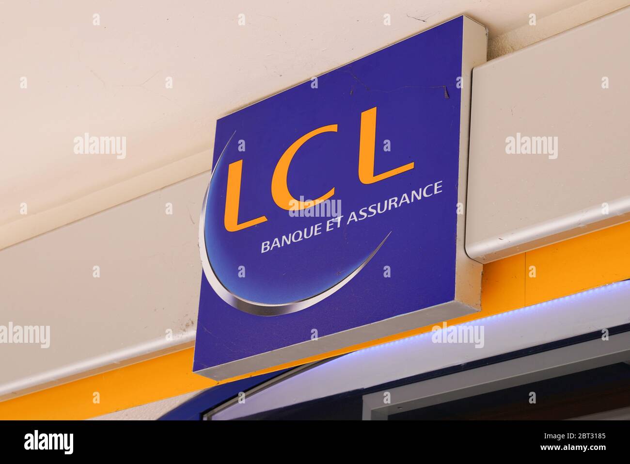 Bordeaux , Aquitaine / France - 05 05 2020 : lcl logo french sign brand le credit Lyonnais Banque et assurance office Stock Photo