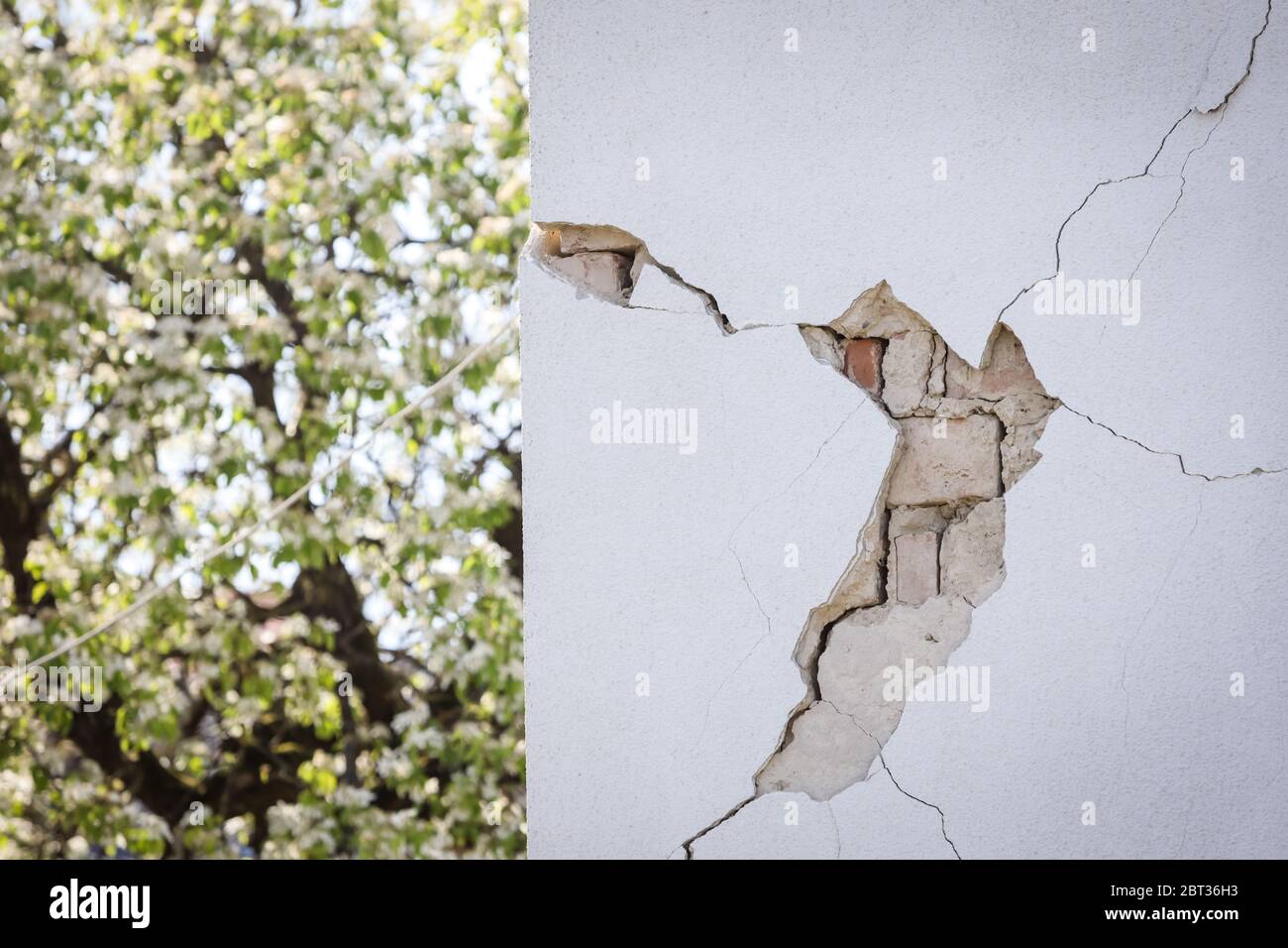 Earthquake Damage House High Resolution Stock Photography and Images ...