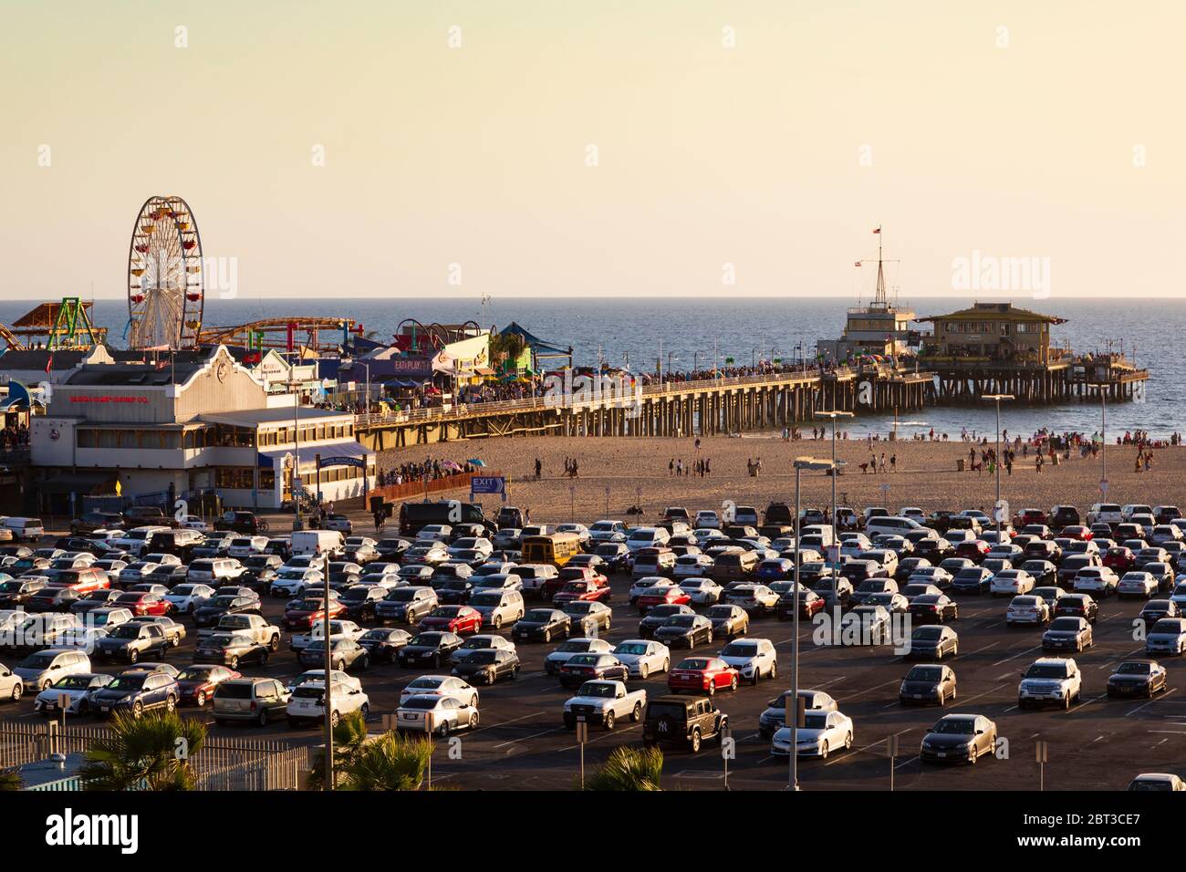 Parking Lot And Cars At Sundown Santa Monica Pier And Beach Los Angeles California United States Of America Stock Photo Alamy Parking Lot And Cars At Sundown Santa Monica Pier And Beach Los Angeles California United States Of America Stock Photo Alamy