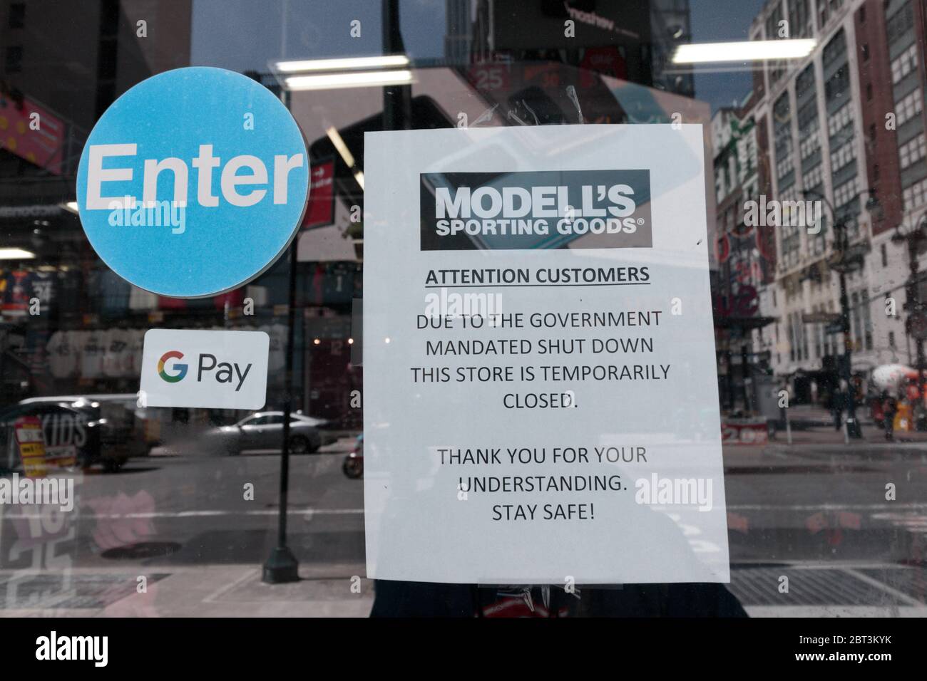 sign in a Modell's Sporting Goods store stating it is closed due to the coronavirus or covid-19 pandemic Stock Photo