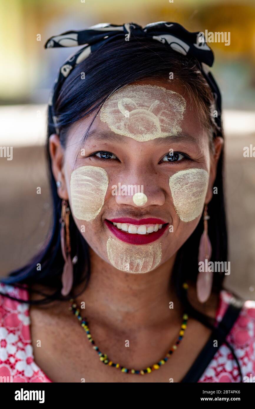 Beautiful young burmese woman hi-res stock photography and images - Alamy