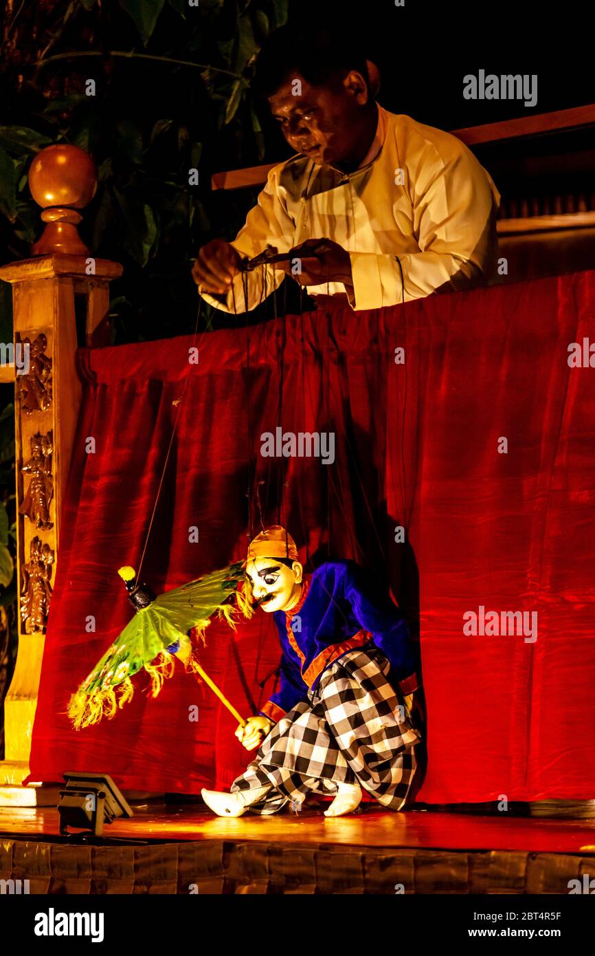 Traditional puppet show hi-res stock photography and images - Alamy
