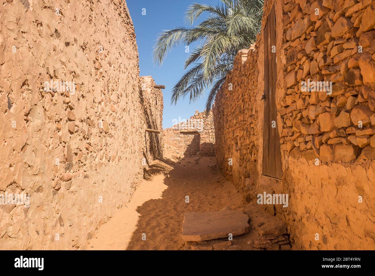 Alley in the old town of Chinguetti, Mauritania Stock Photo