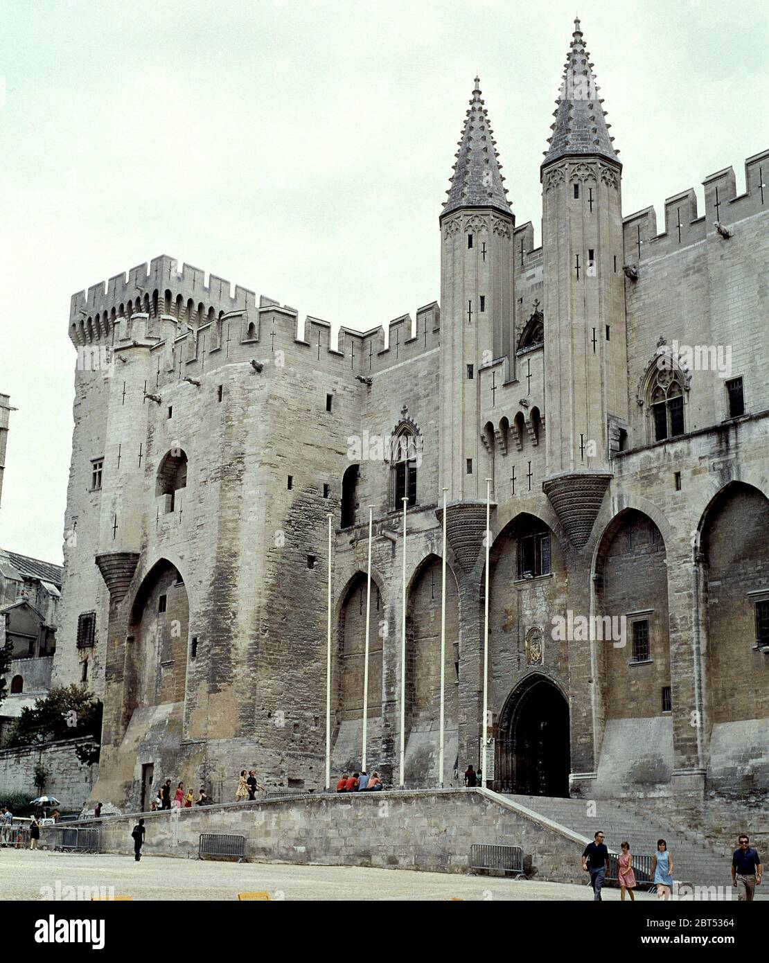 PALACIO DE LOS PAPAS EDIFICADO ENTRE 1342 Y 1352. Author: LOUVRES JEAN. Location: PALACIO DE LOS PAPAS. Avignon. France. Stock Photo