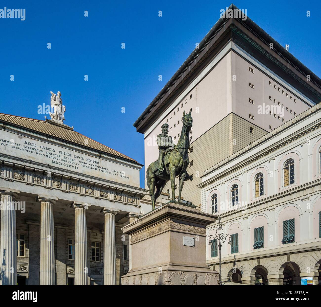 Garibaldi Monument at Largo Alessandro Pertini against the backdrop of the  Teatro Carlo Felice Opera House, Genoa, Liguria, Italy Stock Photo - Alamy