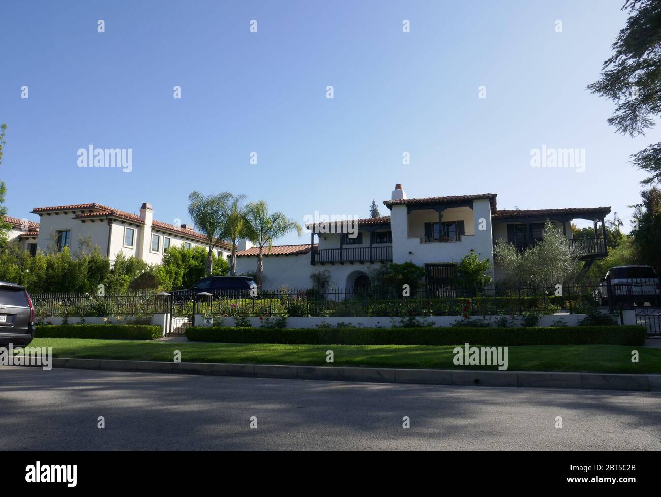 Beverly Hills, California, USA 22nd May 2020 A general view of atmosphere of site of Howard Hughe's 1946 XF-11 plane crash at 802 and 805 N.Linden Drive on May 22, 2020 in Beverly Hills, California, USA. Photo by Barry King/Alamy Stock Photo Stock Photo