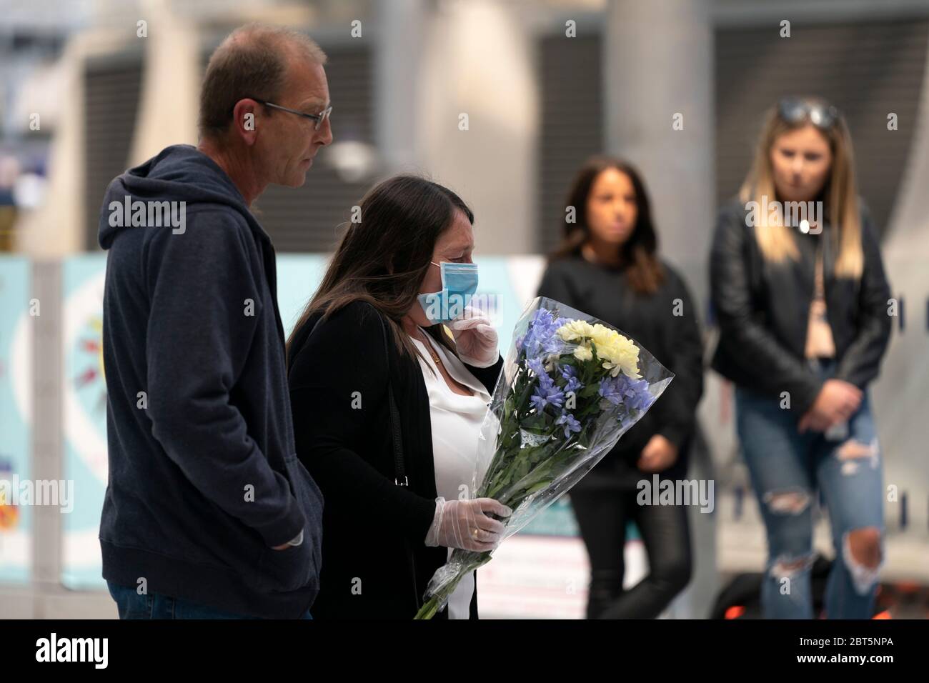 Manchester, May 22. 22nd May, 2017. People grieve at a memorial of the Manchester Arena attack in Manchester, Britain, May 22, 2020. Manchester on Friday marked the third anniversary of the terrorist attack which killed 22 people and injured hundreds. The attack happened when Salman Abedi detonated a bomb at the end of a concert by U.S. pop singer Ariana Grande on May 22, 2017. Credit: Jon Super/Xinhua/Alamy Live News Stock Photo