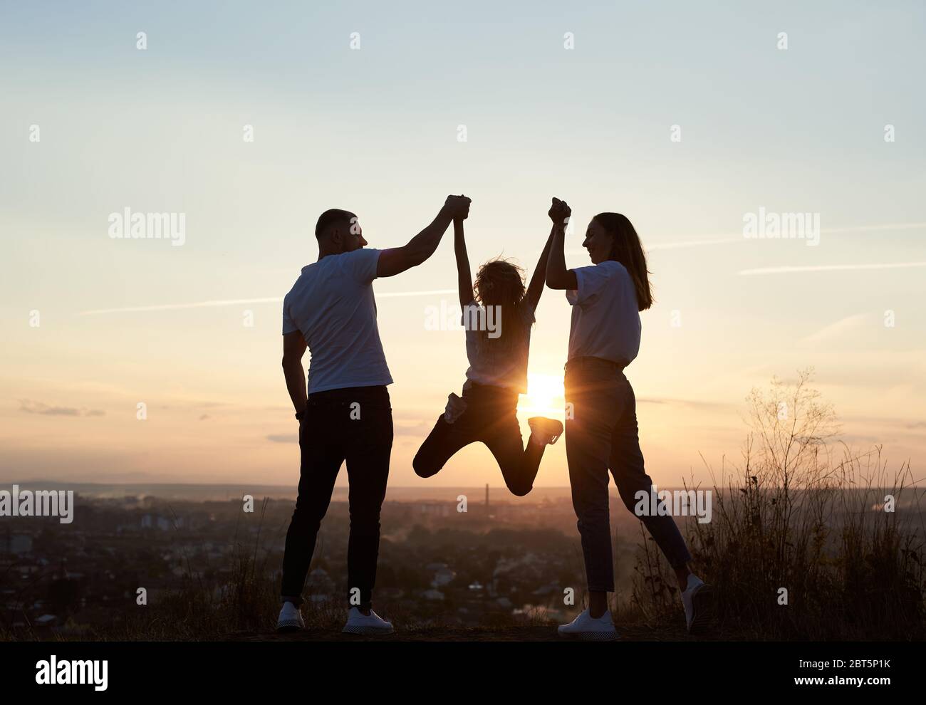 Couple Holding Hands Silhouette High Resolution Stock Photography And Images Alamy Couple Holding Hands Silhouette High Resolution Stock Photography And Images Alamy