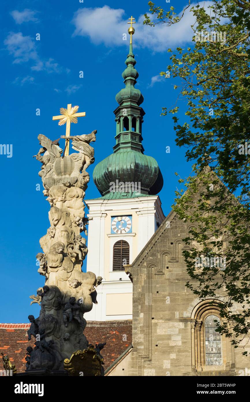 Heiligenkreuz: Stift Heiligenkreuz Abbey, Abbey Church, Trinity Column, in Wienerwald, Vienna Woods, Niederösterreich, Lower Austria, Austria Stock Photo