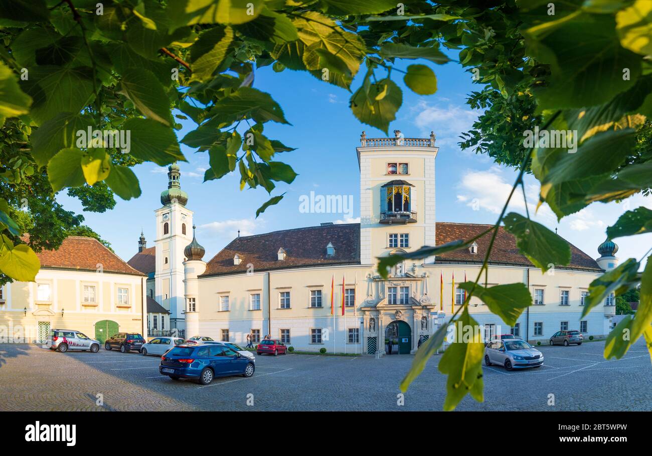 Heiligenkreuz: Stift Heiligenkreuz Abbey, Main Gate, in Wienerwald, Vienna Woods, Niederösterreich, Lower Austria, Austria Stock Photo