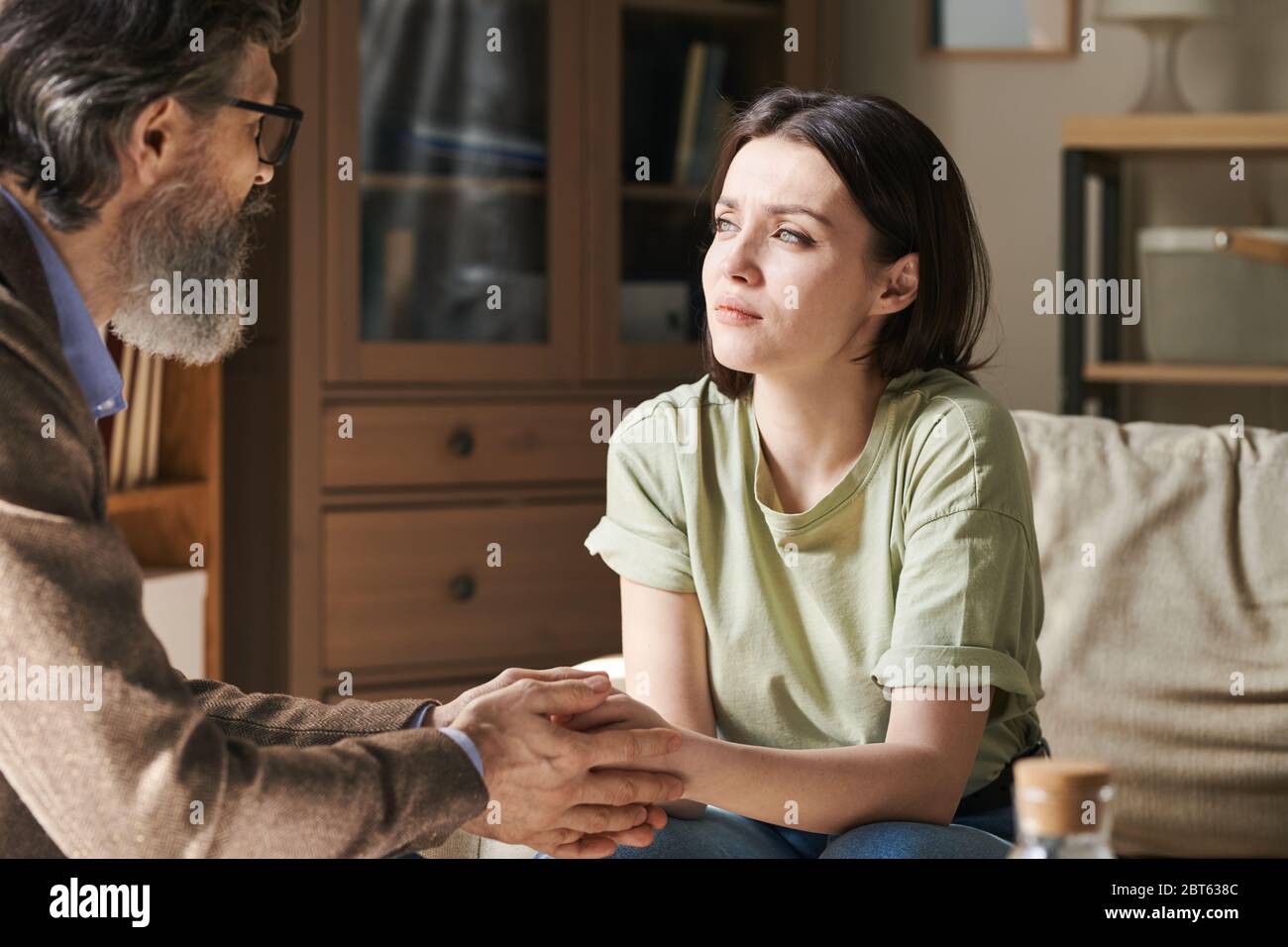 Two women talking sofa hands hi-res stock photography and images - Alamy