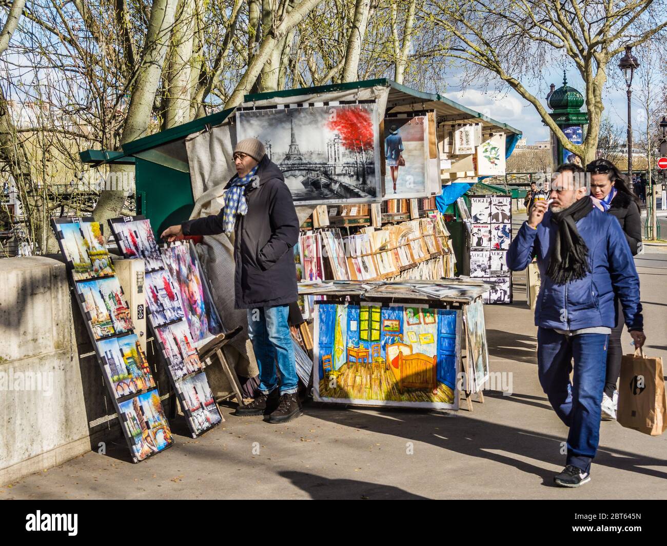 Outdoor bookseller 'bouquiniste' on banks of river Seine, Paris, France. Stock Photo