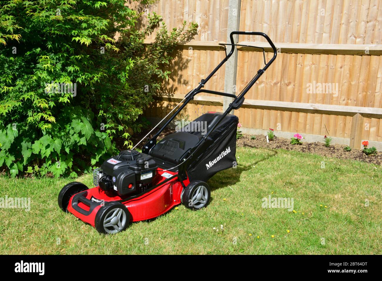 Grass cutter hi-res stock photography and images - Alamy