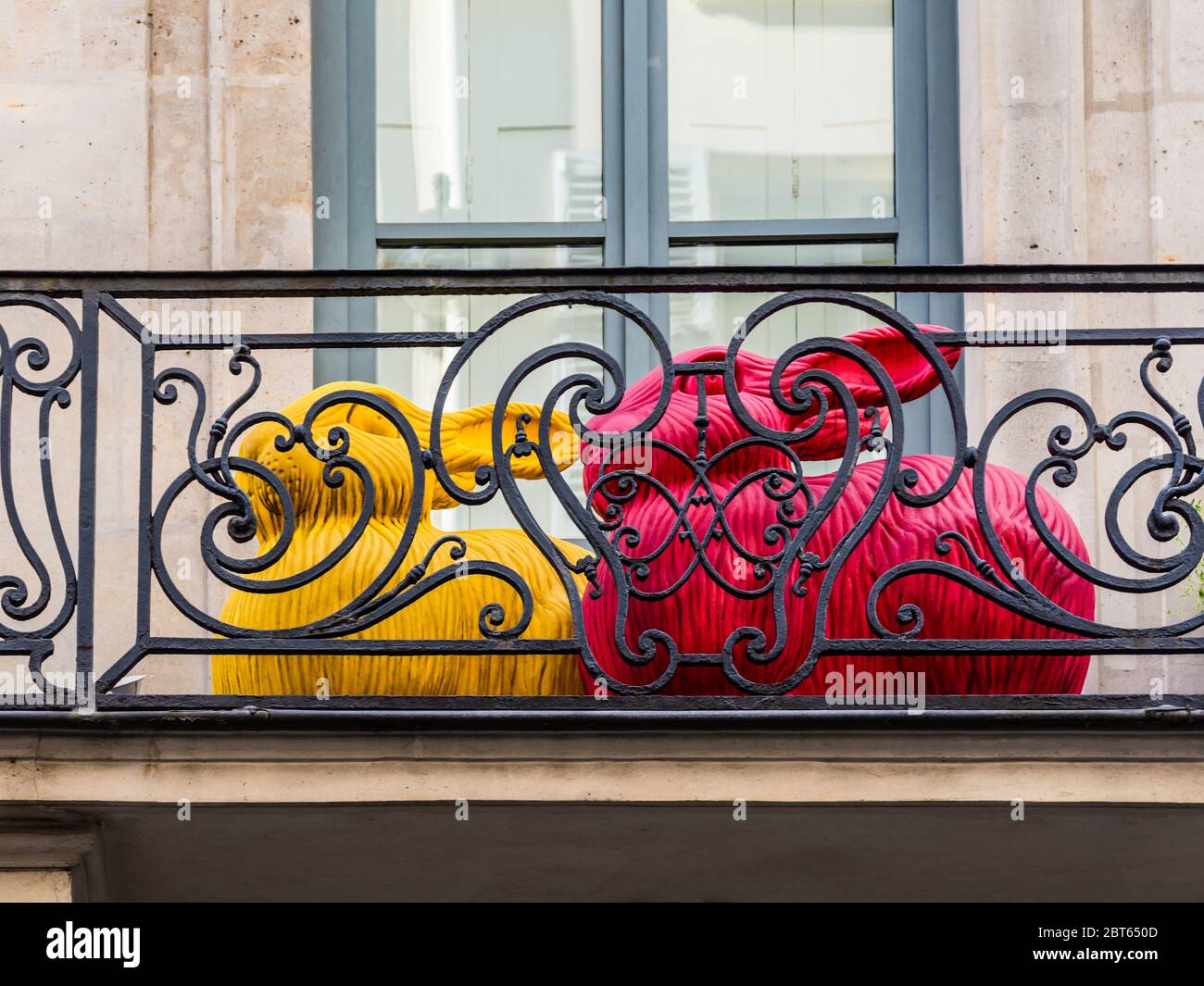 Glass balcony railing hi-res stock photography and images - Alamy