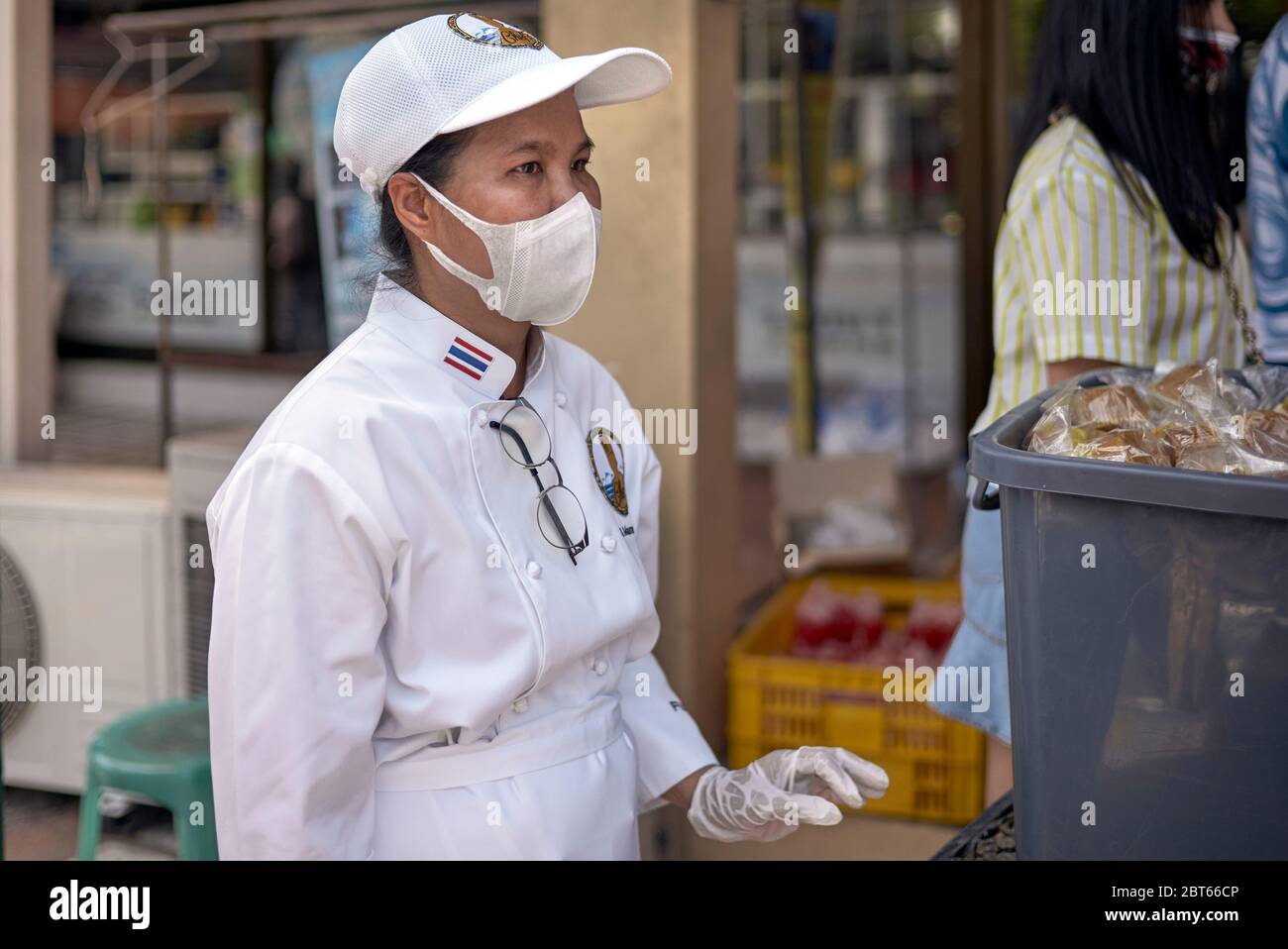 Women Wearing Facemasks High Resolution Stock Photography and Images ...