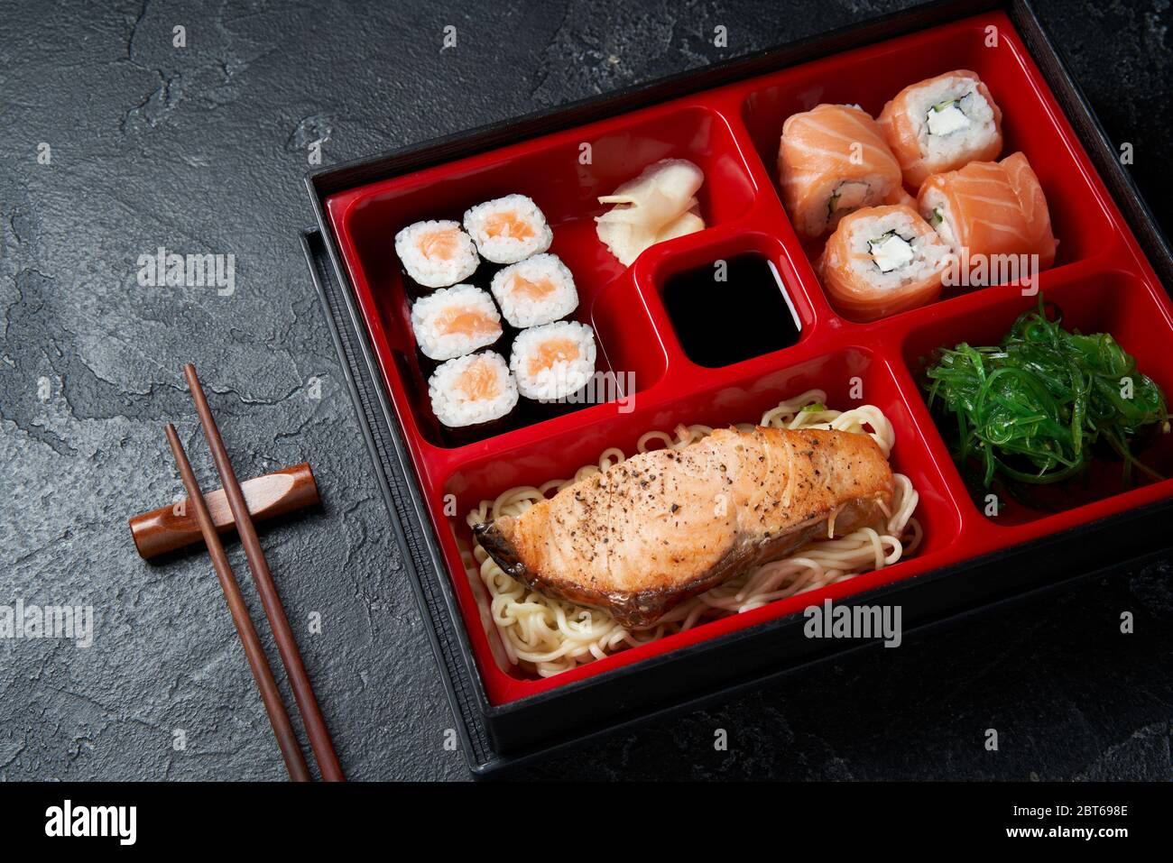 https://c8.alamy.com/comp/2BT698E/japanese-bento-lunch-box-with-chopsticks-healthy-food-or-delivery-concept-2BT698E.jpg