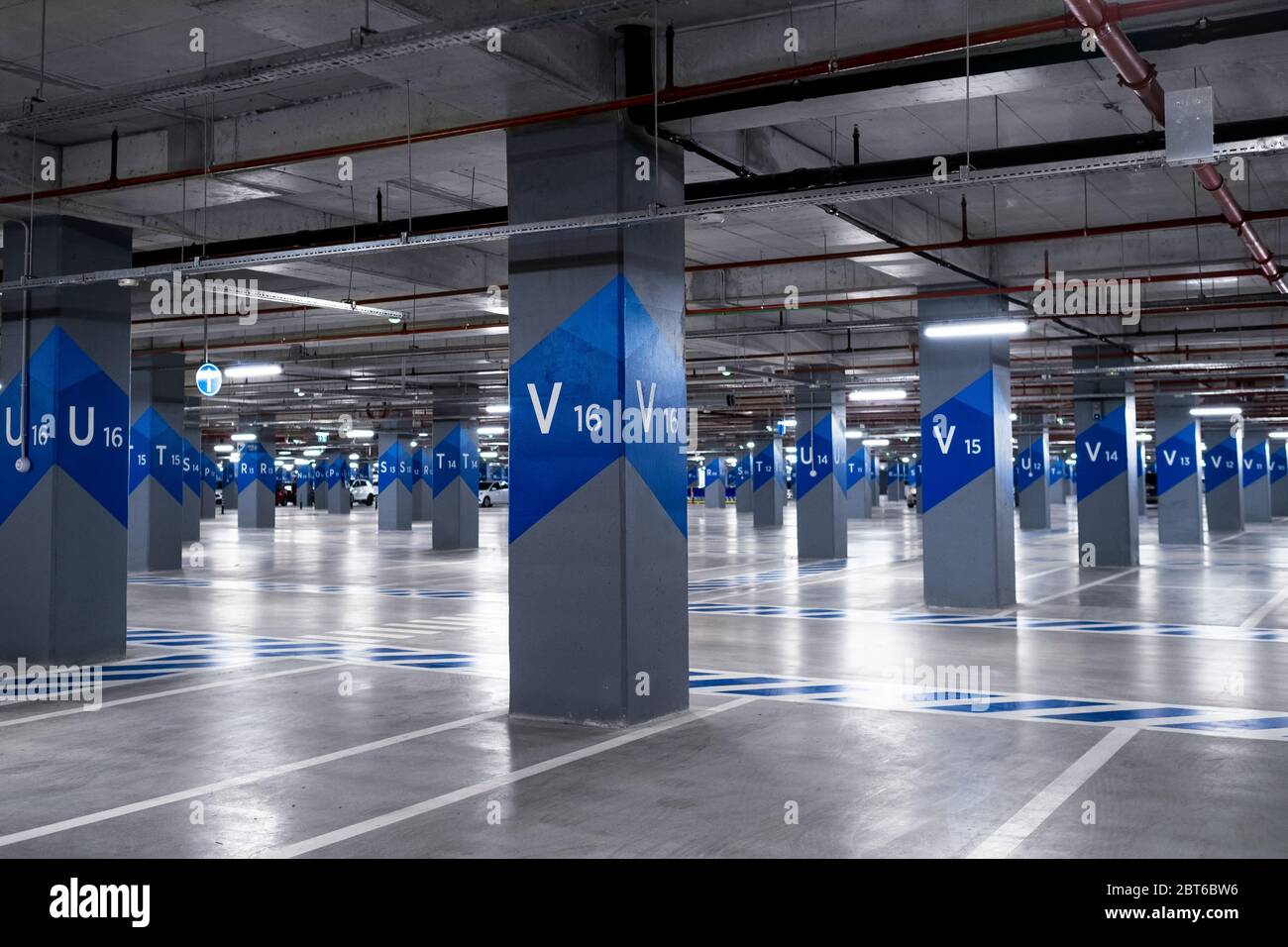 Shopping mall parking lot hi-res stock photography and images - Alamy
