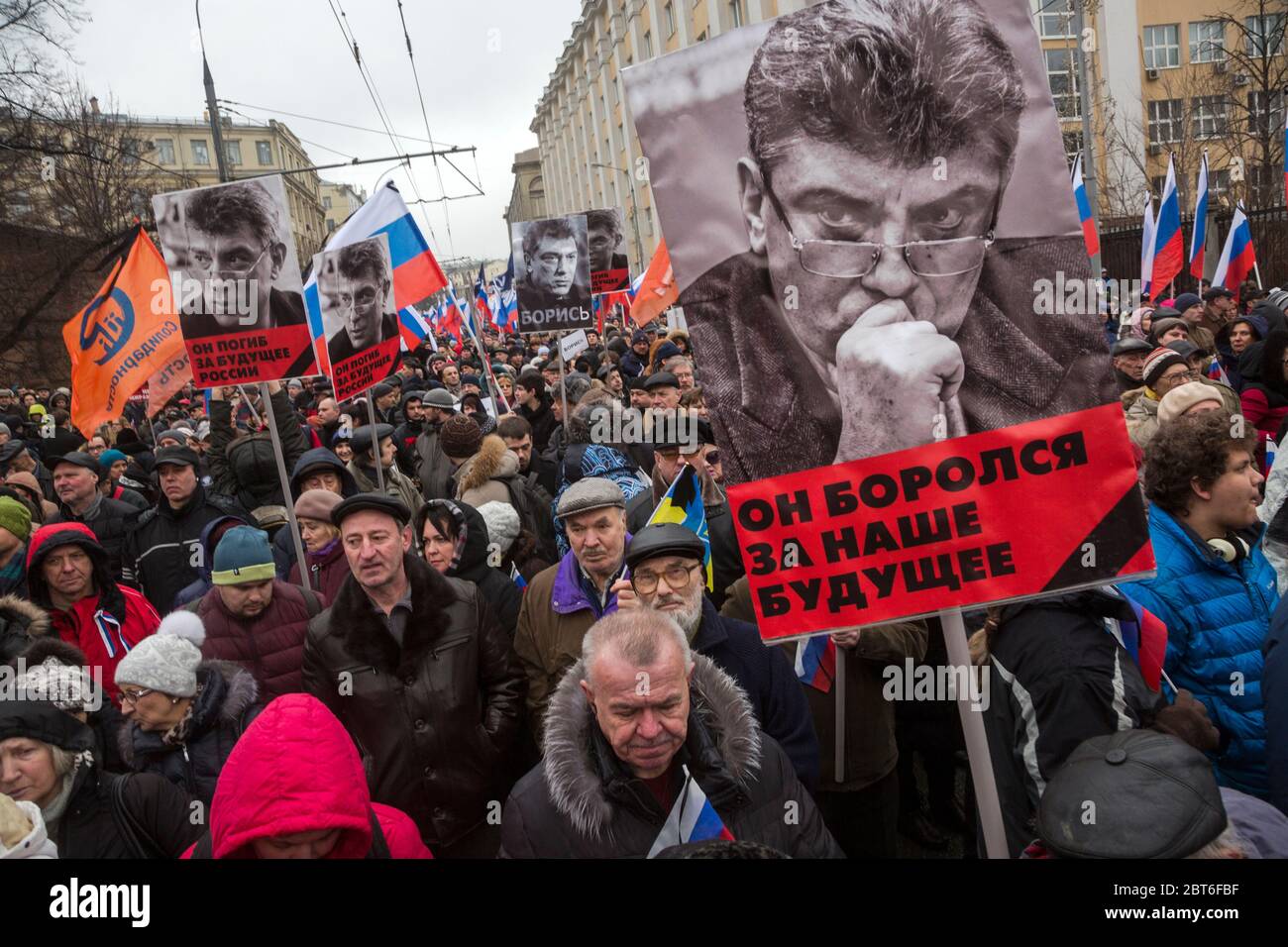 Moscow, Russia. 1st of March, 2015 Participants of the funeral procession hold portraits in memory of opposition politician Boris Nemtsov, who was killed on the night of February 28, 2015 on the Bolshoy Moskvoretsky bridge in Moscow, Russia Stock Photo