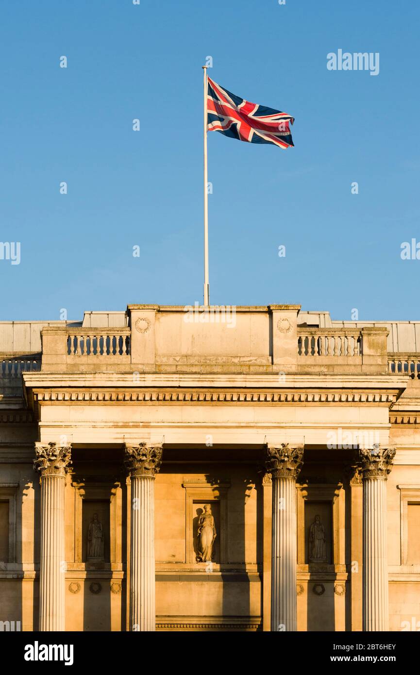 The National Gallery at sunrise, Trafalgar Square, London, UK.  1 Dec 2016 Stock Photo