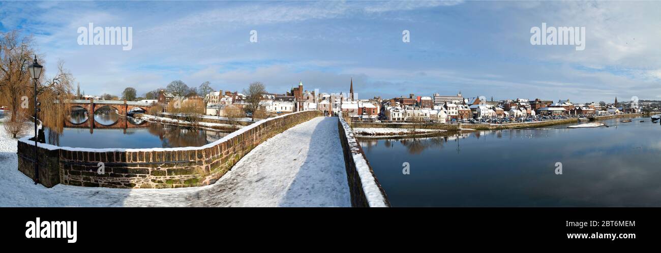 Panoramic view of Dumfries Auld Brig in winter snow, Dumfries Stock Photo