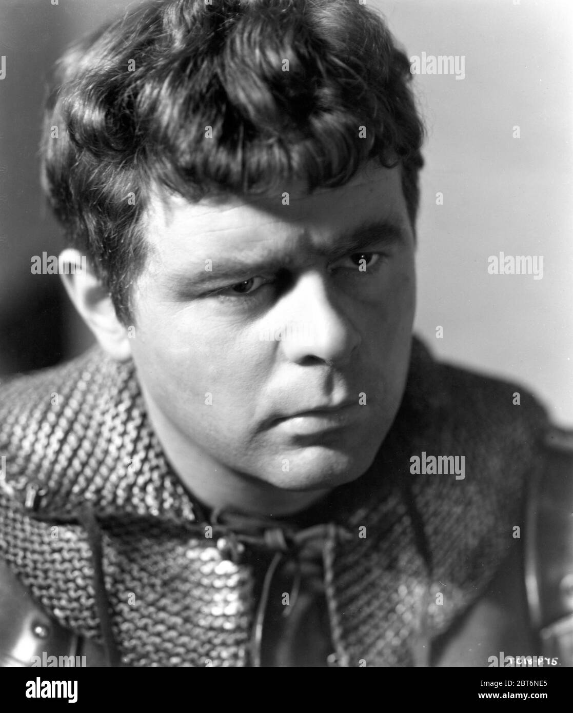 NIALL MacGINNIS Portrait as Macmorris Captain in the English Army in HENRY V 1944 director LAURENCE OLIVIER play William Shakespeare music William Walton Two Cities Films / Eagle - Lion Distributors Ltd Stock Photo