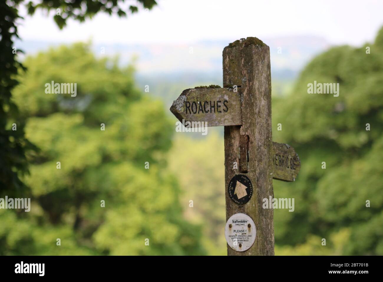 Old weatherbeaten wooden footpath sign to the Roaches in the Peak District Stock Photo