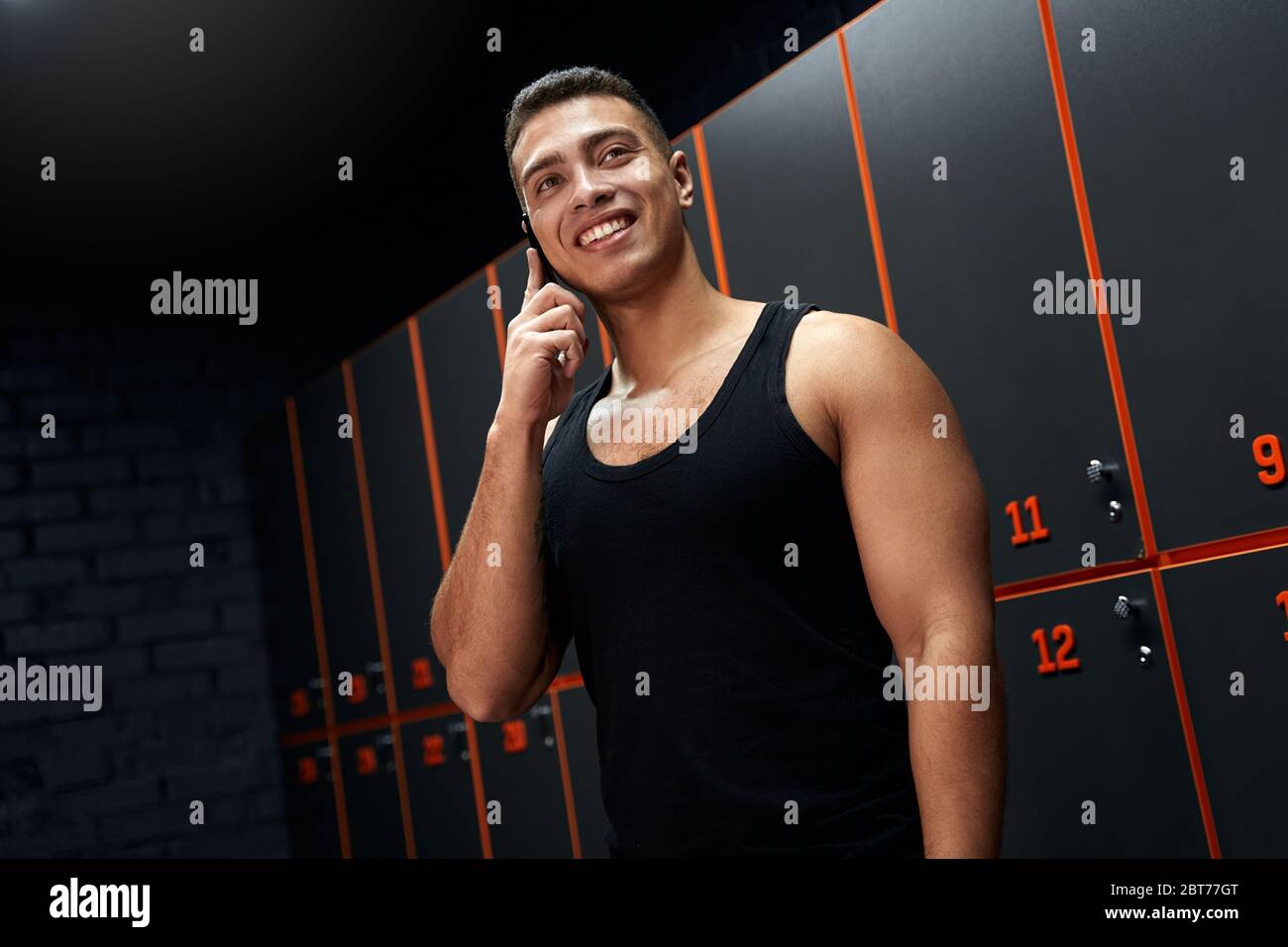 Young adult bodybuilder talking on modern smartphone Stock Photo - Alamy