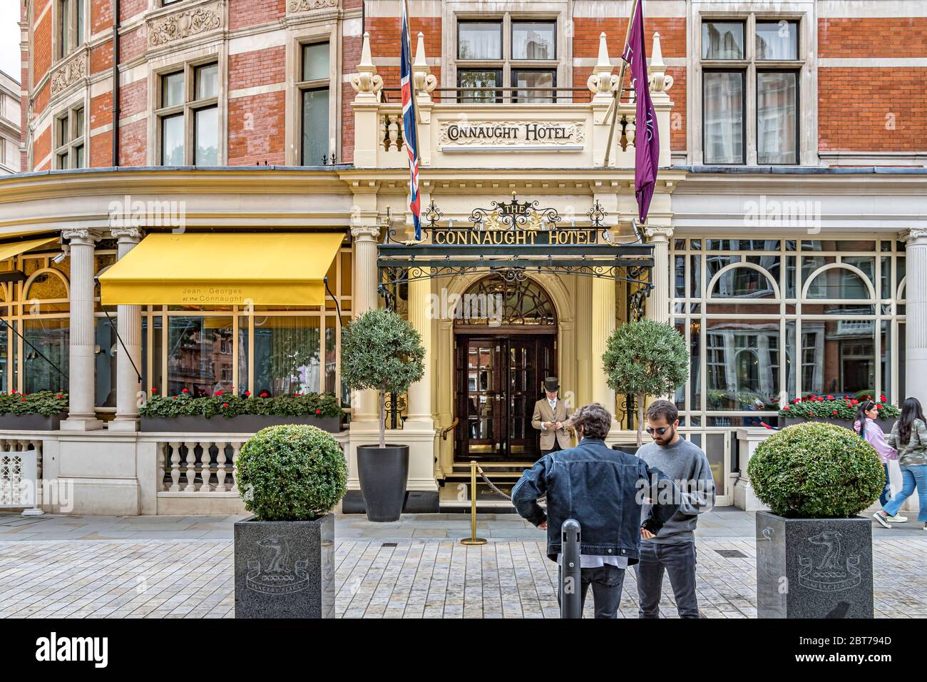 Mayfair hotel doorman hi-res stock photography and images - Alamy