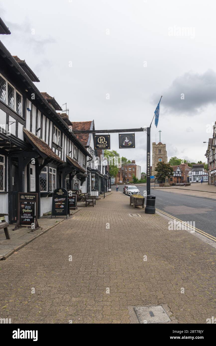 View at the top of Pinner High Street with the Queens Head pub and St