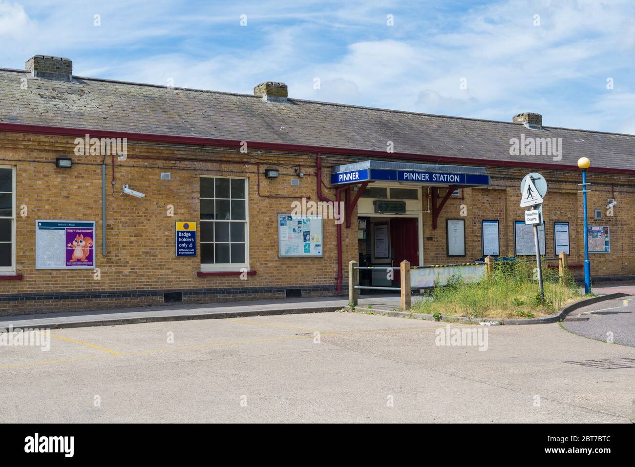 The main entrance to Pinner Metropolitan underground line railway