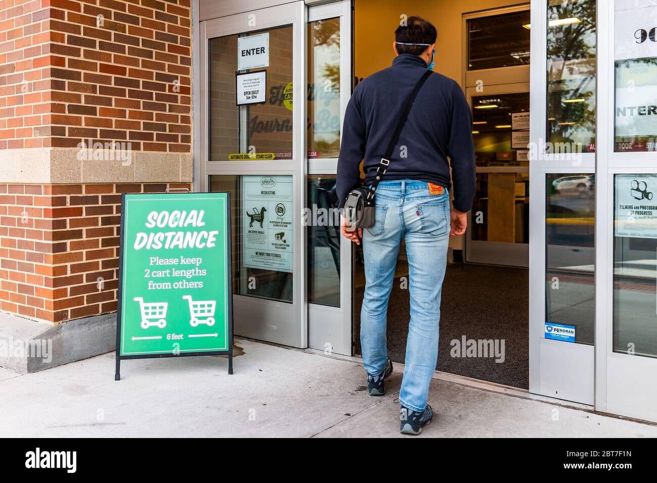 Covid 19 farmers usa hires stock photography and images Alamy