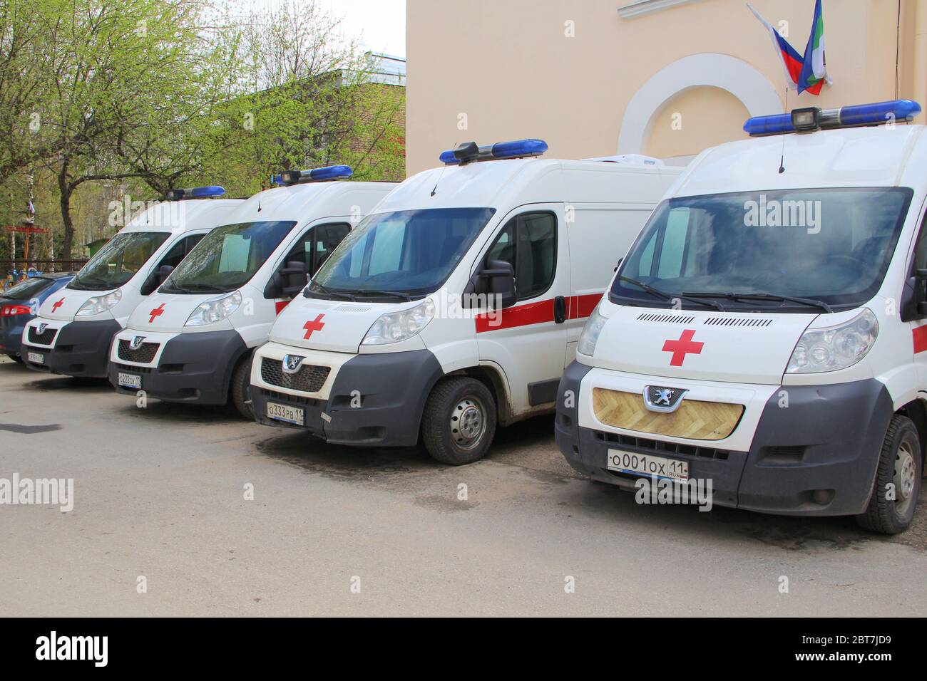 Flashing blue lights ambulance hires stock photography and images Alamy