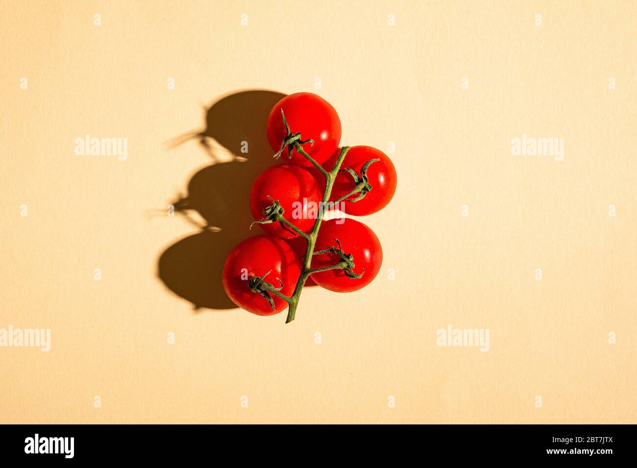 Cherry tomato top view hi-res stock photography and images - Alamy
