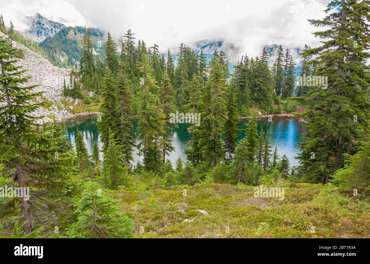 Clear mountain lake behind hi-res stock photography and images - Alamy