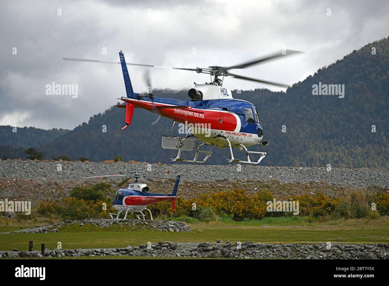Helicopters hi-res stock photography and images - Alamy