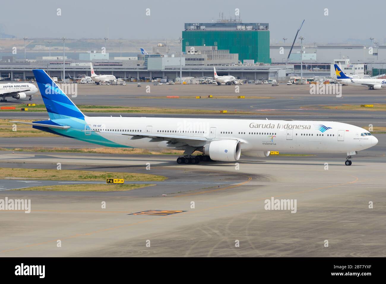 Garuda indonesia airline hi-res stock photography and images - Alamy