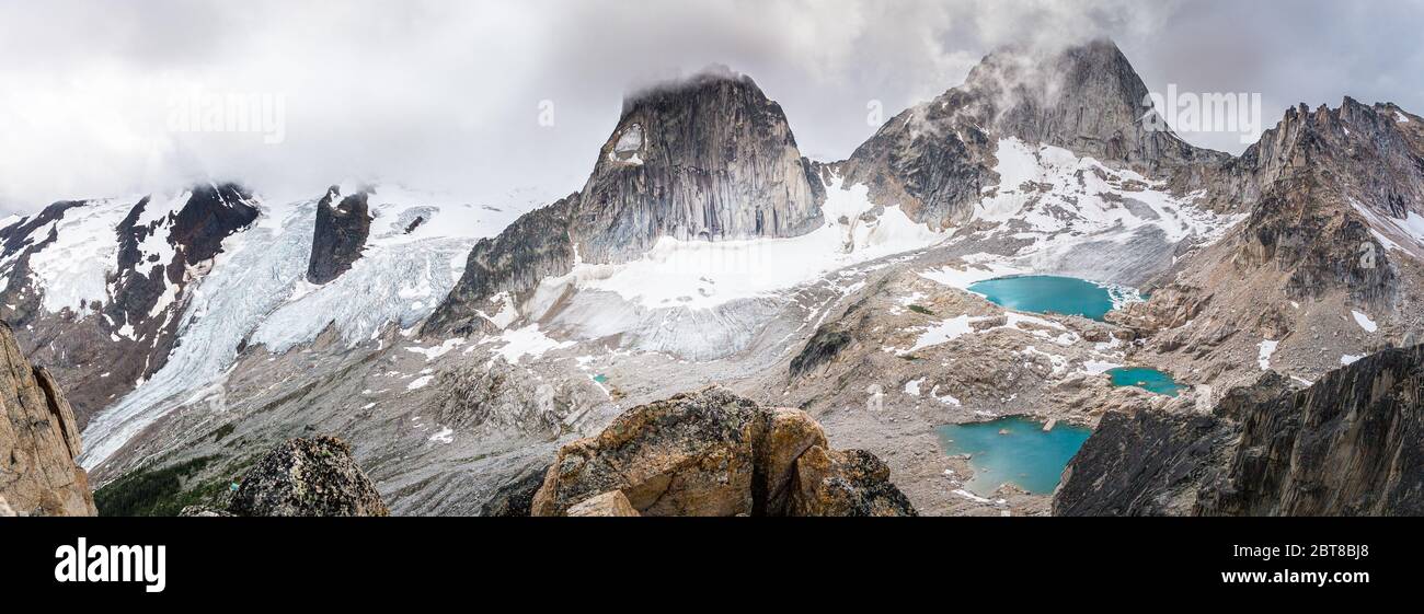 Wonderful Vivid nature scenery. Fantastic views of the turquoise alpine lake, Trees and majestic mountains, under sunlight. Amazing nature mountain la Stock Photo
