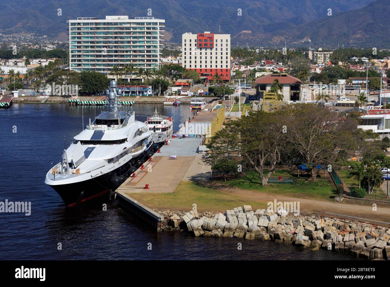 Marina Vallarta: What to Do, Where to Eat, and Why It's Worth Visiting
