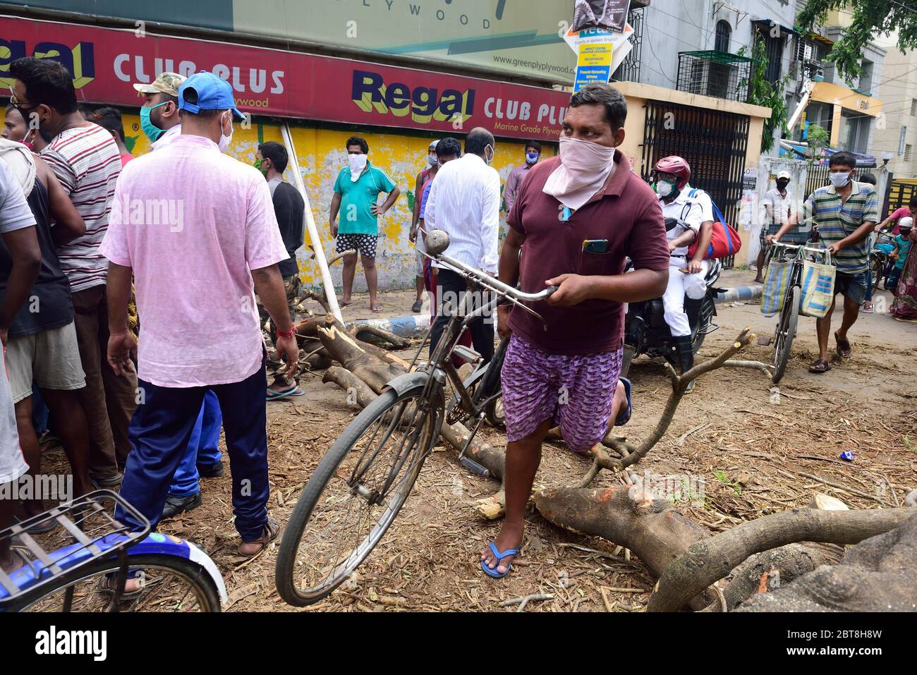 Mobile water supply india hires stock photography and images Alamy