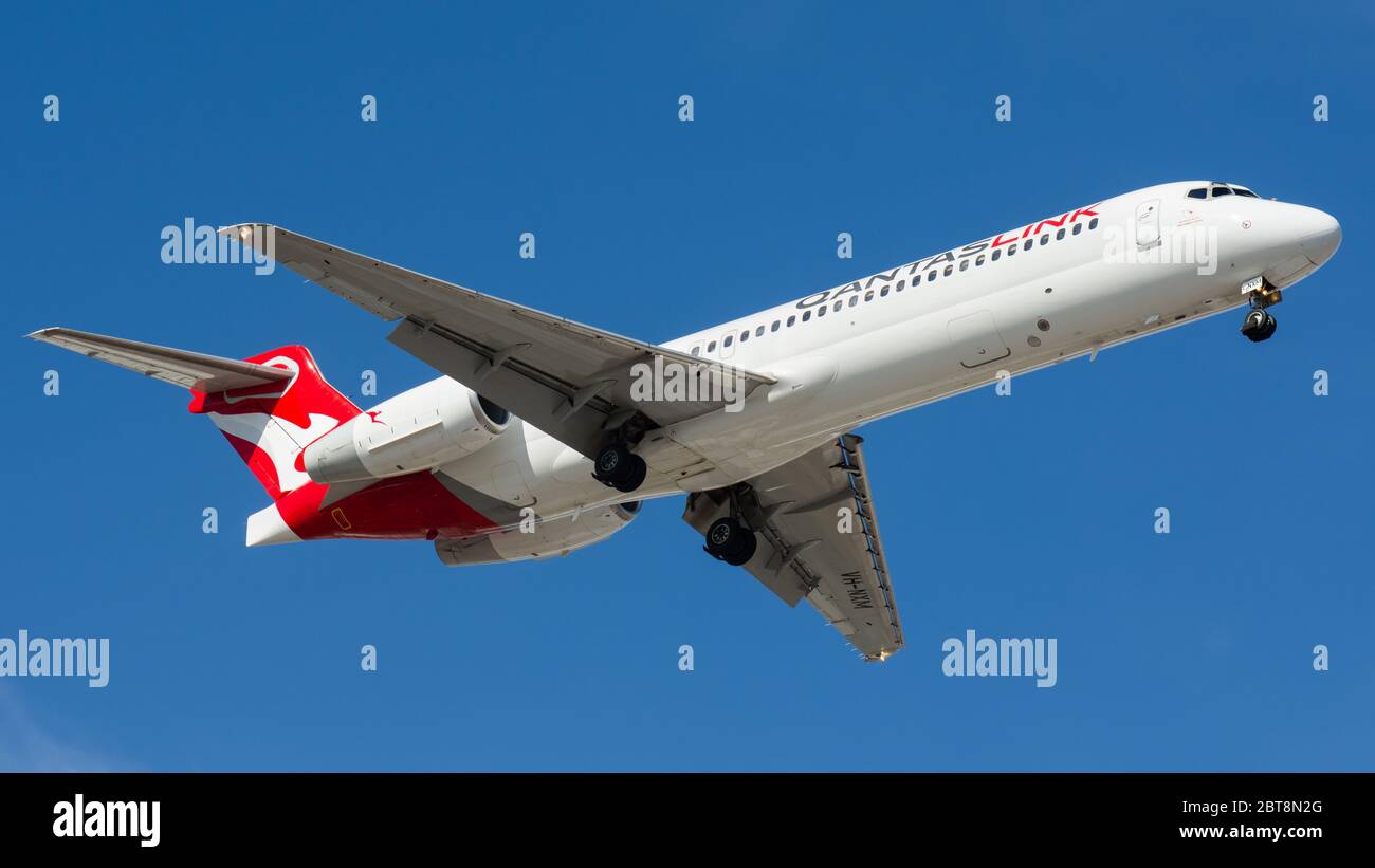 Boeing 717 VHNXM of QantasLink on approach to Perth Airport, Western
