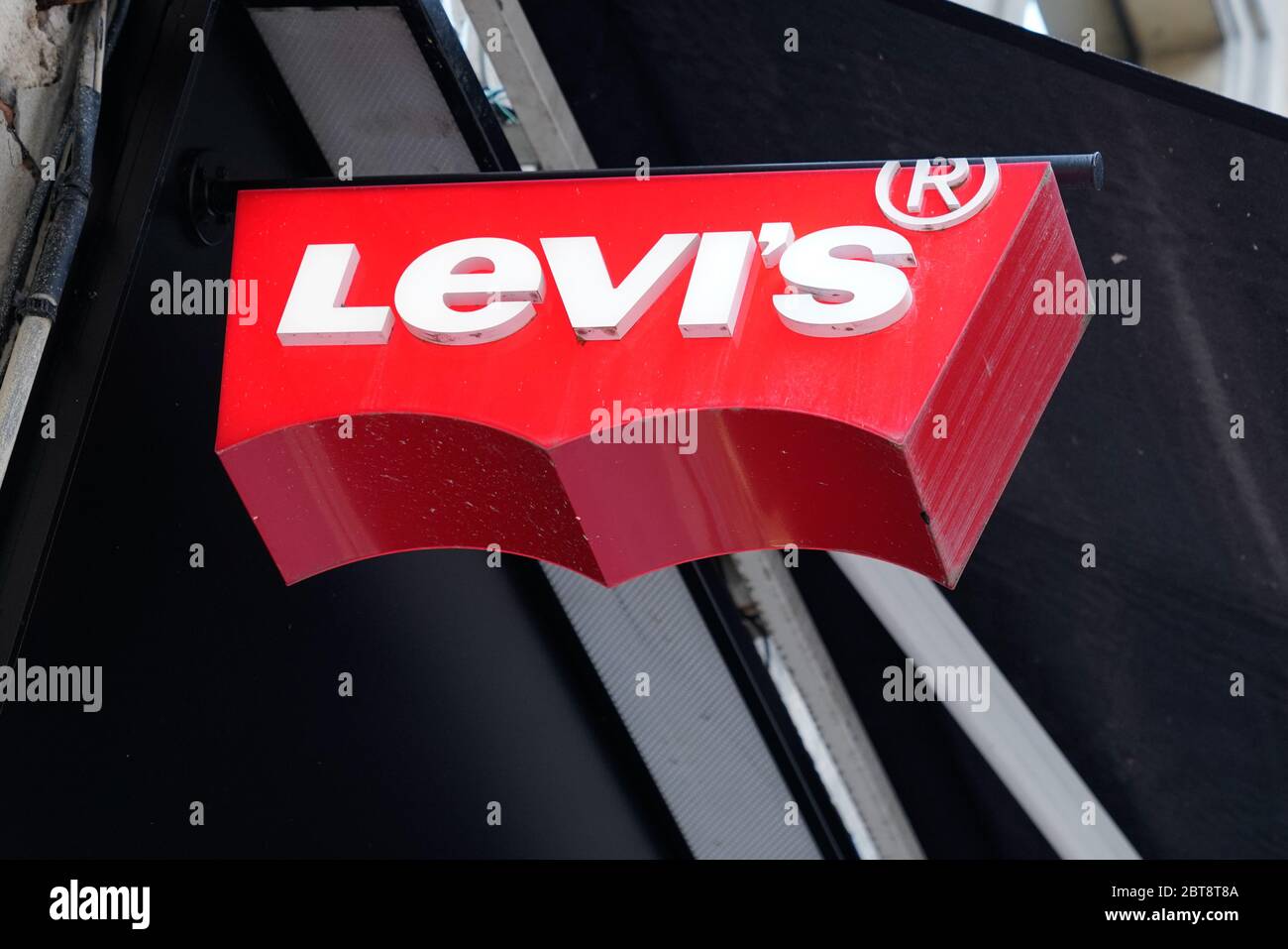 Bordeaux , Aquitaine / France - 05 05 2020 : Levi's Jeans Sign and Logo  levis on store window Stock Photo - Alamy