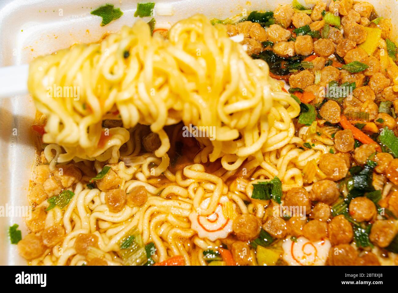 Cooked instant noodles with spices, dried vegetables and freezedried