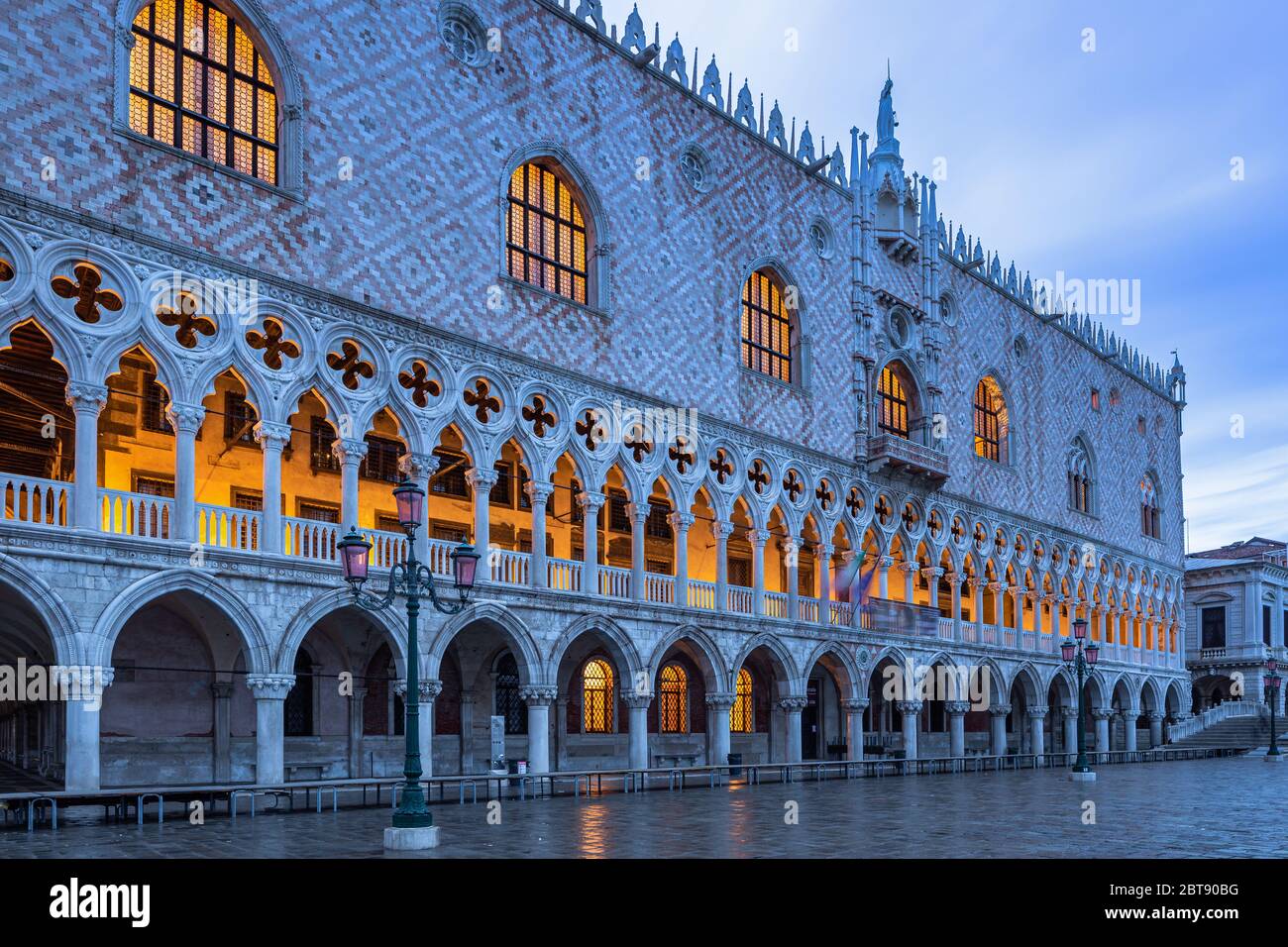 Doge palace venice building hi-res stock photography and images - Alamy