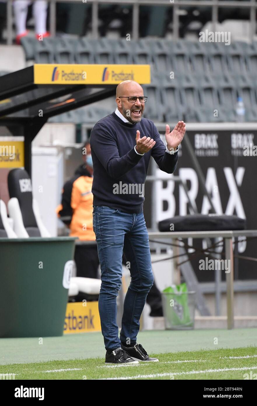 Borussia Park Moenchengladbach Germany, Football: German Bundesliga matchday 27, Borussia Moenchengladbach (BMG, white) vs Bayer 04 Leverkusen (B04, red) 1:3 — Trainer Peter Bosz (Bayer 04 Leverkusen) . Because of the Corona virus pandemic all german league matches are played in empty stadiums without spectators. Foto: Maik Hölter/team2sportphoto/Pool/via Kolvenbach Only for editorial use! DFL regulations prohibit any use of photographs as image sequences and/or quasi-video. Stock Photo
