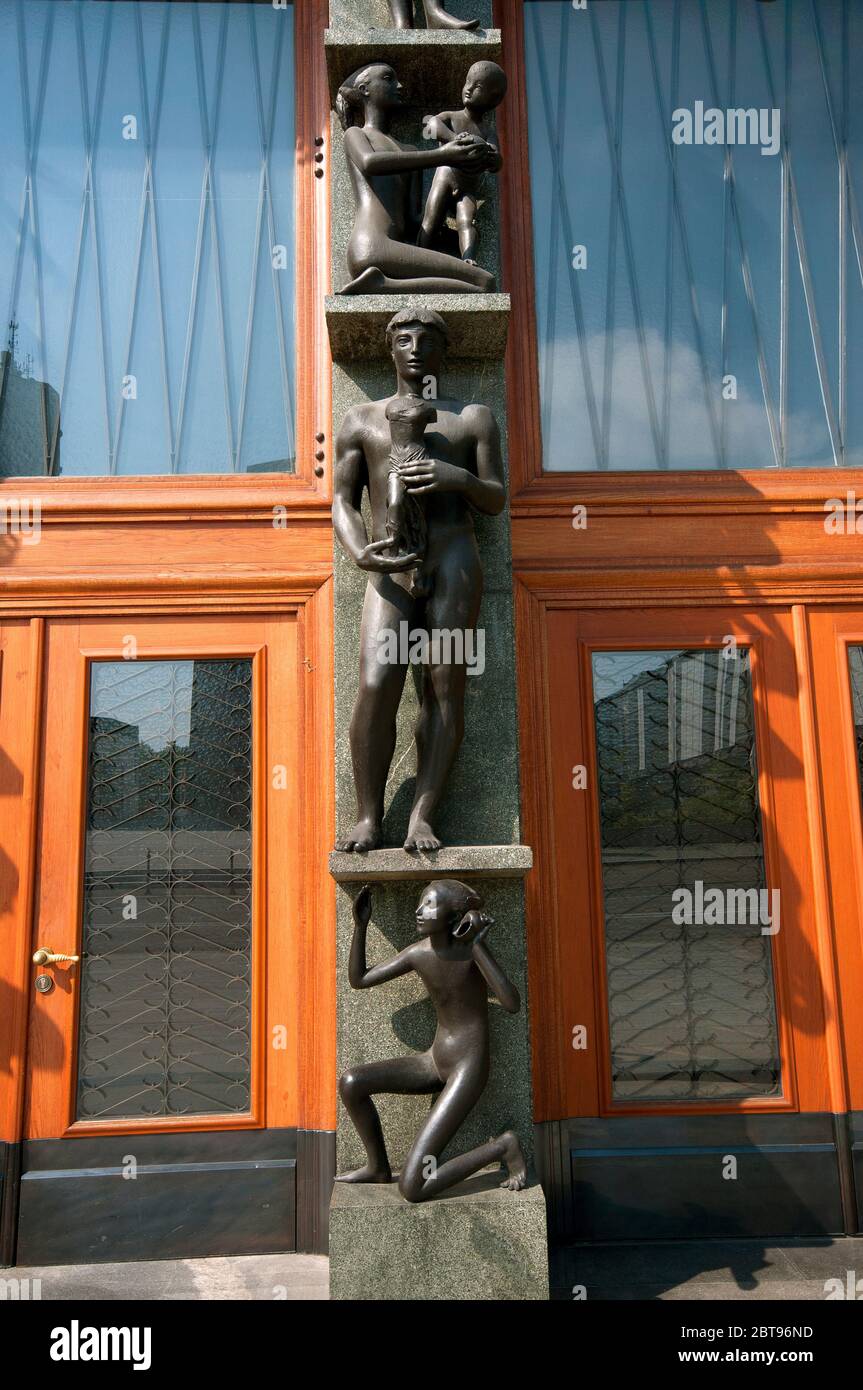 Detail of Slovenian Parliament building (by architect Vinko Glanz) with bronze statues by Zdenko Kalin and Karel Putrih, Ljubliana, Slovenia Stock Photo