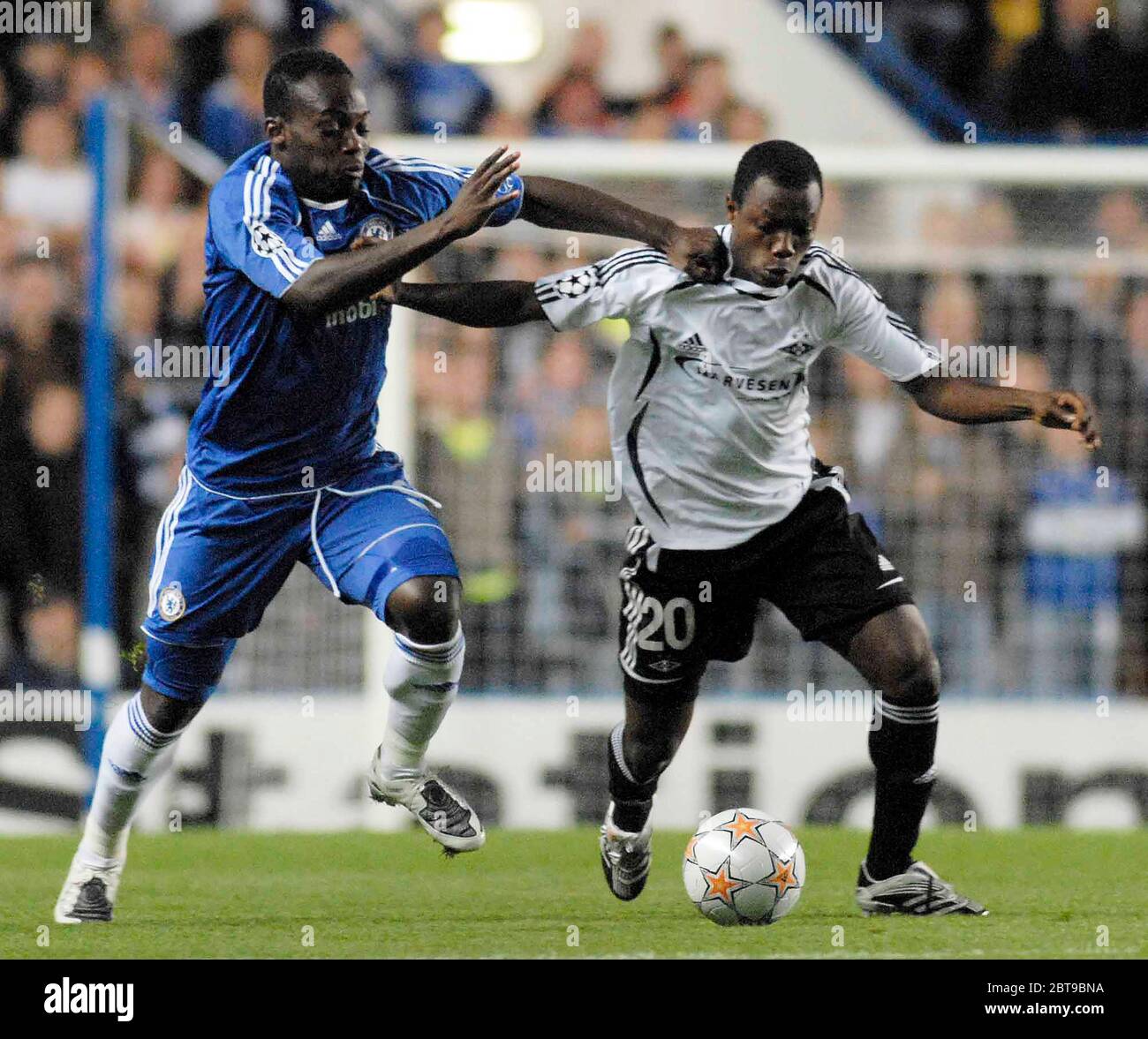 LONDON, UK. SEPTEMBER 18: Abdou Razack Traore (Rosenberg) and Michael Essien (Chelsea) tussle to get the ball during UEFA Champions League Match day 1 Stock Photo