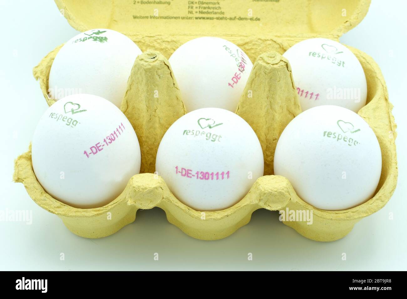 Close-up of an egg-box full of half a dozen white free-range eggs marked respeggt Stock Photo