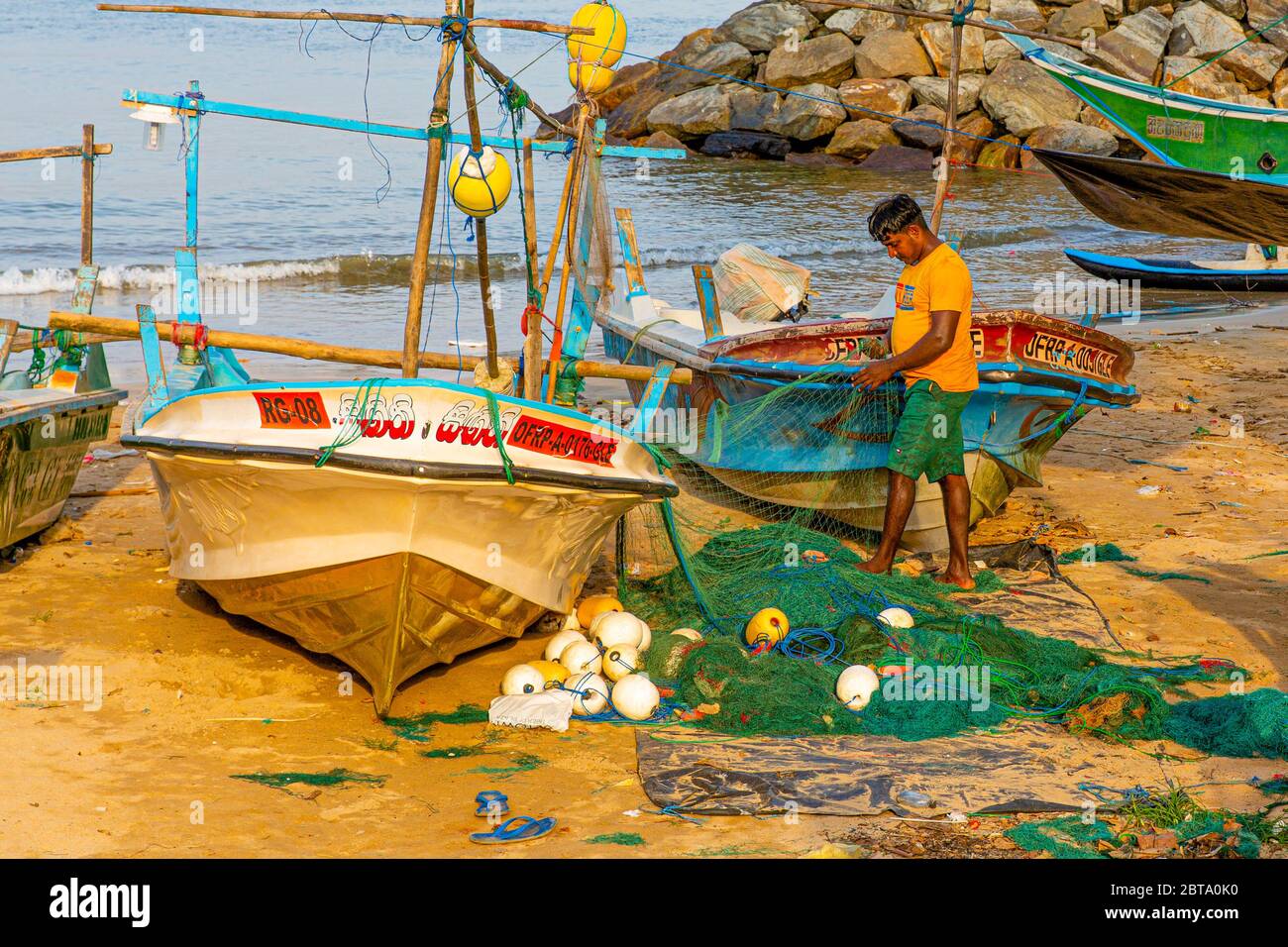 Fish Monkey दस्ताने कोल्हू दस्ताने, बड़े, नीले पानी Camo : : खेल,  फ़िटनेस और आउटडोर